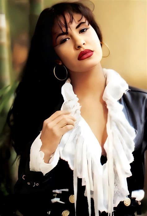 selena quintanilla red lip